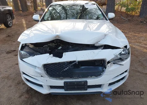 2017 Jaguar Xe 25T Premium из США, поврежденный, VIN SAJAD4BG4HA956891